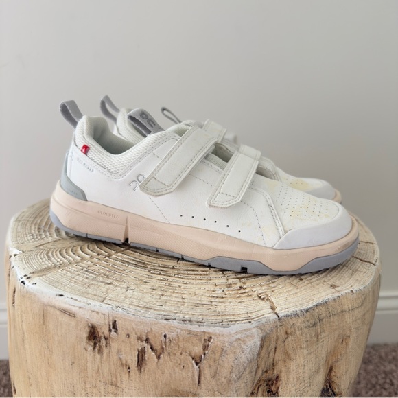 On Clouds THE ROGER Velcro Kid's Trainers Size 2.5 - Picture 2 of 11